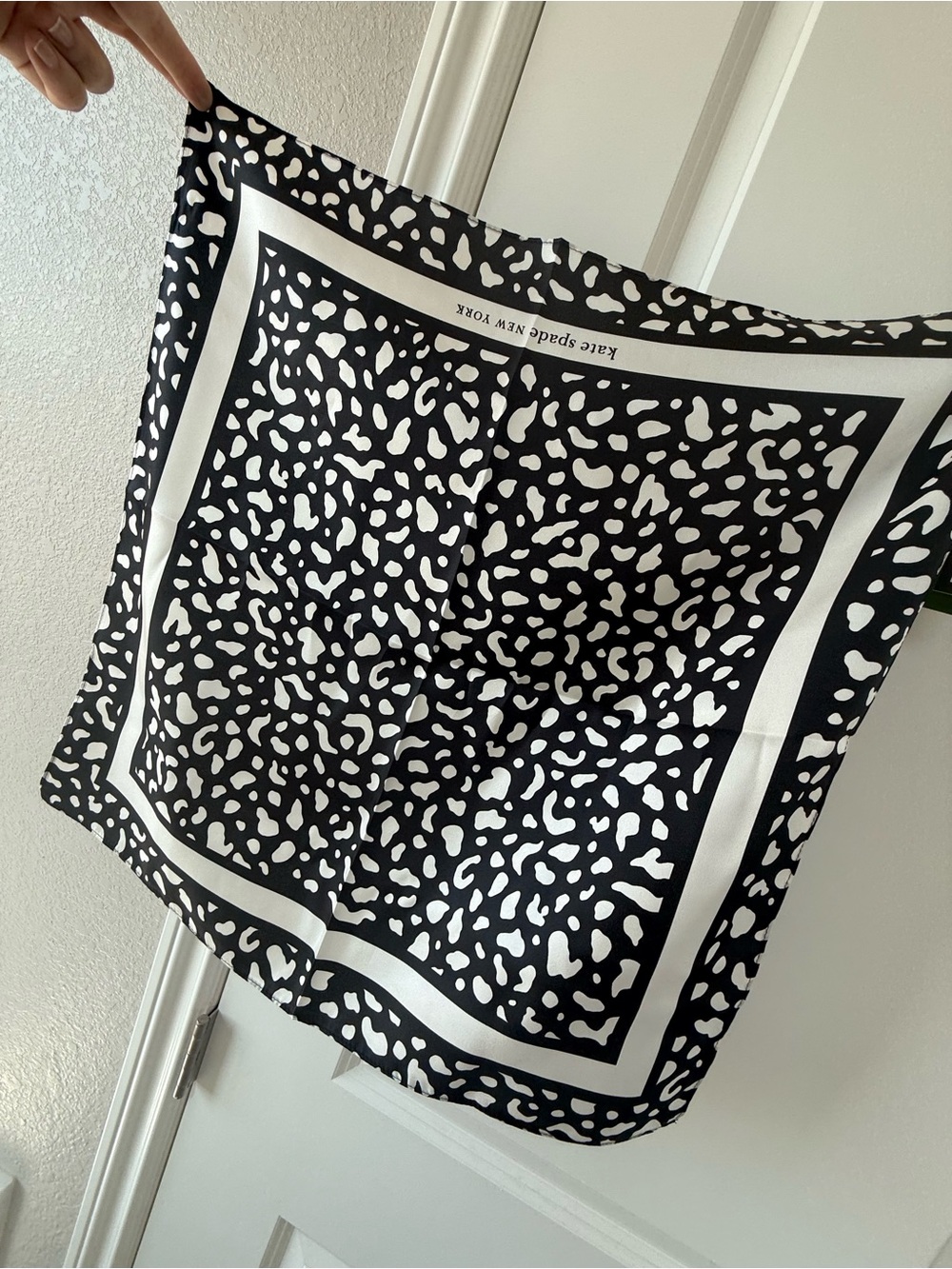 kate spade Black and White Leopard-Print 100%Silk Scarf NWT